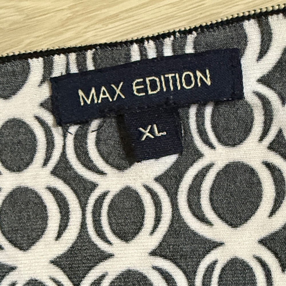 3/$10 Max Edition Monochrome Circle Pattern Top - Picture 2 of 4
